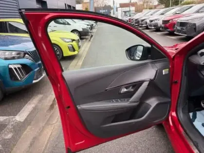 Photo 11 Peugeot 208  PureTech 100 S&S BVM6