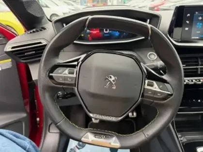 Photo 12 Peugeot 208  PureTech 100 S&S BVM6