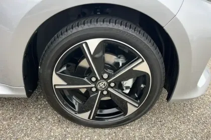 Photo 11 Toyota Yaris  Hybride 130h