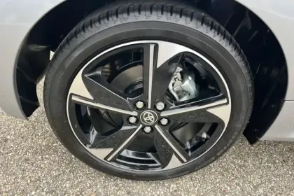 Photo 10 Toyota Yaris  Hybride 130h