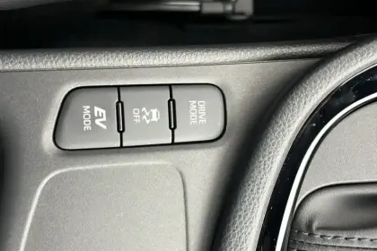 Photo 23 Toyota Yaris  Hybride 130h