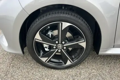 Photo 8 Toyota Yaris  Hybride 130h