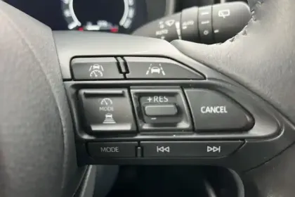 Photo 25 Toyota Yaris  Hybride 130h