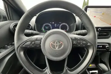 Photo 17 Toyota Yaris  Hybride 130h