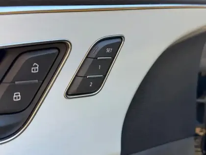 Photo 16 Audi Q8  60 TFSI e 462 Tiptronic 8 Quattro