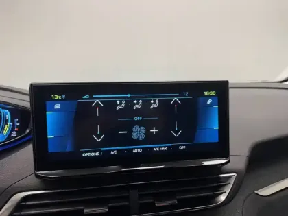 Photo 29 Peugeot 3008  Hybrid 225 e-EAT8