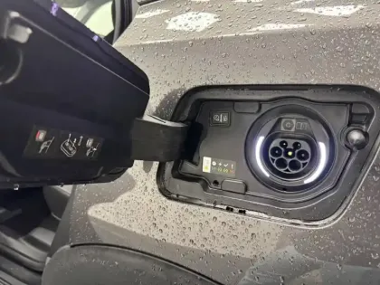 Photo 15 Peugeot 3008  Hybrid 225 e-EAT8