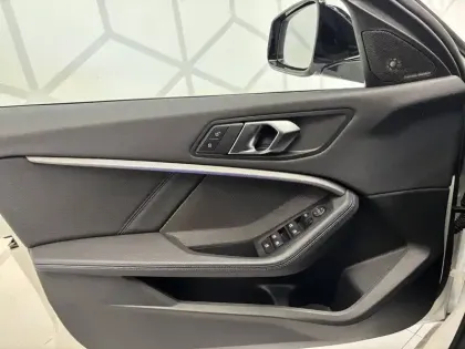 Photo 29 BMW Serie 1 120i 178 ch DKG7