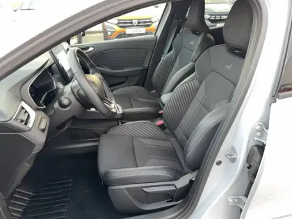 Photo 8 Renault Clio  E-Tech full hybrid 145 ch GSR2