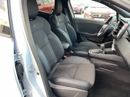 Photo 12 Renault Clio  E-Tech full hybrid 145 ch GSR2