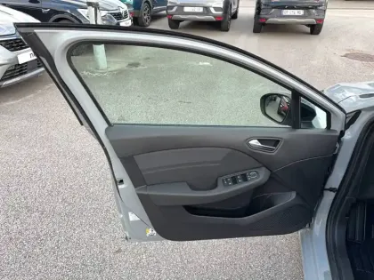 Photo 9 Renault Clio  E-Tech full hybrid 145 ch GSR2