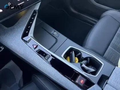 Photo 37 Peugeot 3008  Hybrid 145 e-DCS6