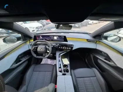 Photo 28 Peugeot 3008  Hybrid 145 e-DCS6