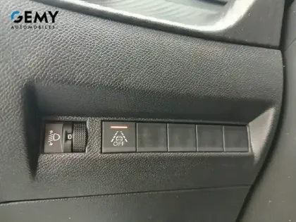 Photo 16 Peugeot 208  PureTech 75 S&S BVM5