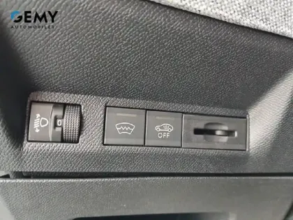 Photo 43 Peugeot 3008  Hybrid 136 e-DCS6