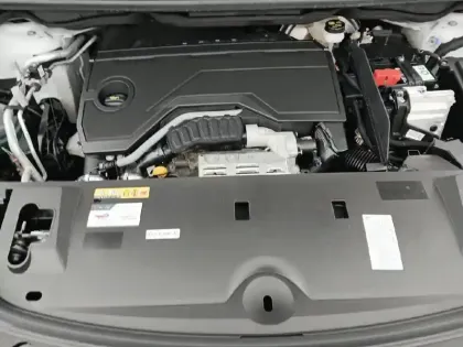 Photo 11 Peugeot 3008  Hybrid 136 e-DCS6