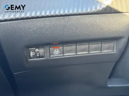 Photo 16 Peugeot 208  PureTech 75 S&S BVM5