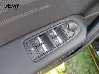 Photo 11 Renault Captur  E-Tech full hybrid 145 ch