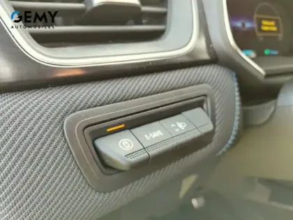 Photo 12 Renault Captur  E-Tech full hybrid 145 ch