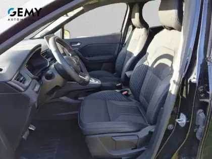 Photo 8 Renault Captur  E-Tech full hybrid 145 ch