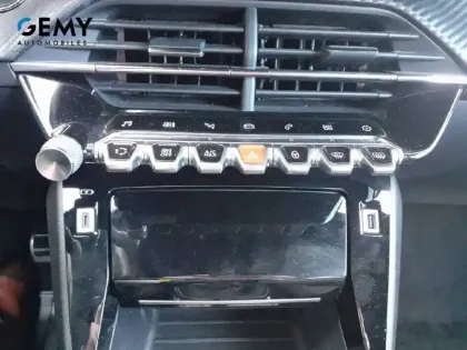 Photo 23 Peugeot 2008  BlueHDi 110 S&S BVM6