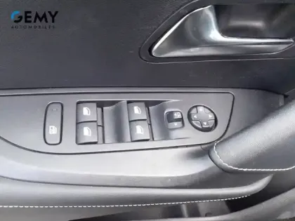 Photo 11 Peugeot 2008  BlueHDi 110 S&S BVM6