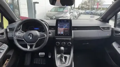 Photo 8 Renault Clio  E-Tech full hybrid 145 ch GSR2