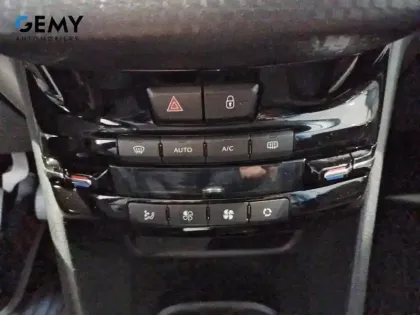 Photo 16 Peugeot 2008  PureTech 110ch S&S BVM6