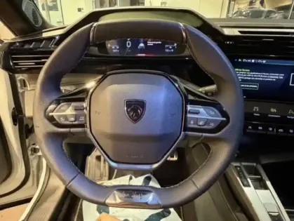 Photo 18 Peugeot 408  Hybrid 145 e-DCS6