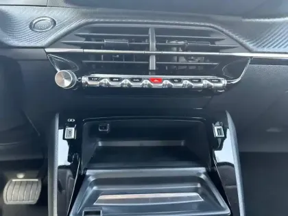 Photo 15 Peugeot 208  Electrique 50 kWh 136ch