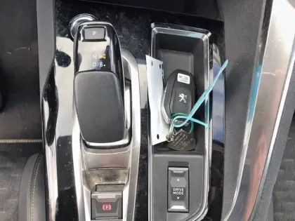 Photo 13 Peugeot 3008  Hybrid 225 e-EAT8