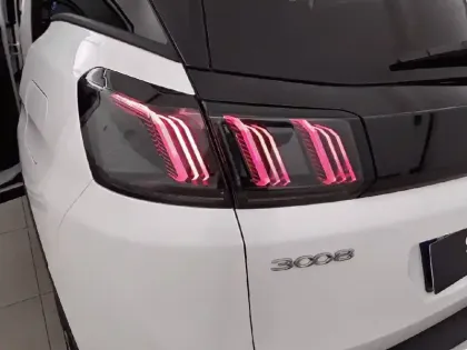 Photo 61 Peugeot 3008  Hybrid 225 e-EAT8