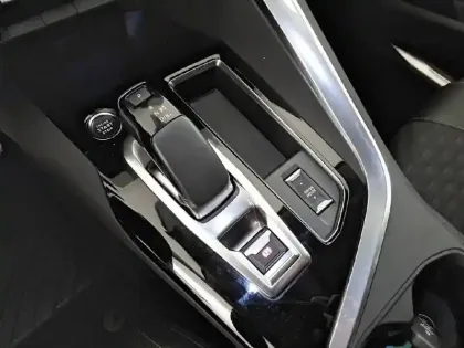 Photo 58 Peugeot 3008  Hybrid 225 e-EAT8