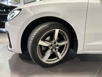 Photo 12 Audi A1  Sportback 25 TFSI 95 ch BVM5