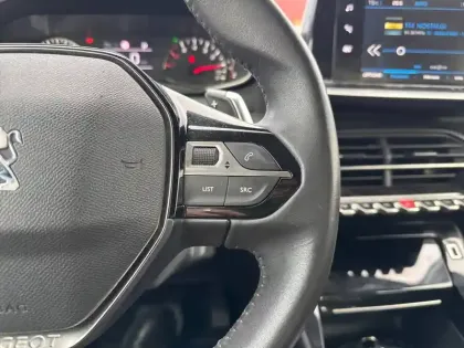 Photo 17 Peugeot 208  PureTech 100 S&S EAT8