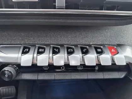 Photo 23 Peugeot 3008  Puretech 130ch S&S EAT8