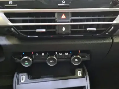 Photo 23 Citroën C4  Hybride 100 e-DCS6