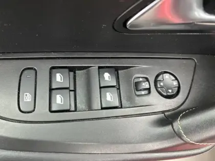 Photo 18 Peugeot 2008  Electrique 136 ch