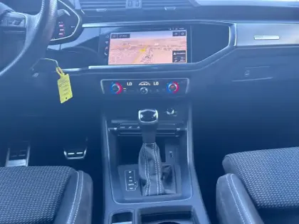 Photo 12 Audi Q3  35 TFSI 150 ch S tronic 7