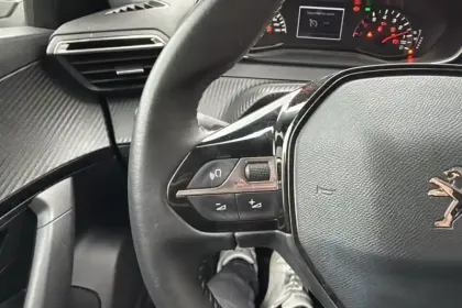 Photo 16 Peugeot 2008  PureTech 100 S&S BVM6