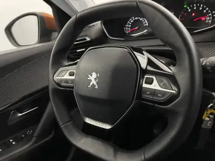 Photo 112 Peugeot 2008  PureTech 100 S&S BVM6