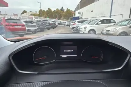 Photo 15 Peugeot 2008  PureTech 100 S&S BVM6
