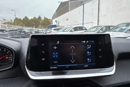 Photo 14 Peugeot 2008  PureTech 100 S&S BVM6