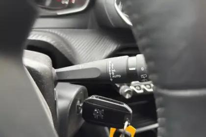 Photo 20 Peugeot 2008  PureTech 100 S&S BVM6