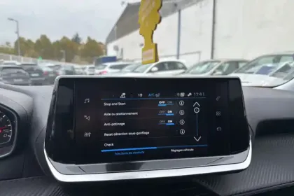 Photo 23 Peugeot 2008  PureTech 100 S&S BVM6