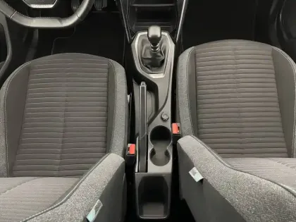 Photo 48 Peugeot 2008  PureTech 100 S&S BVM6