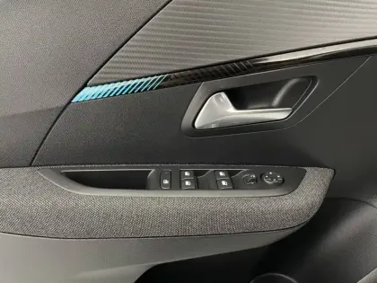 Photo 46 Peugeot 208  PureTech 100 S&S BVM6