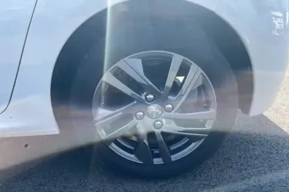 Photo 12 Peugeot 208  PureTech 100 S&S BVM6