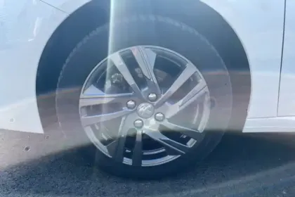 Photo 11 Peugeot 208  PureTech 100 S&S BVM6