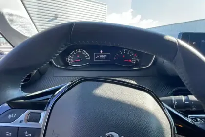 Photo 16 Peugeot 208  PureTech 100 S&S BVM6